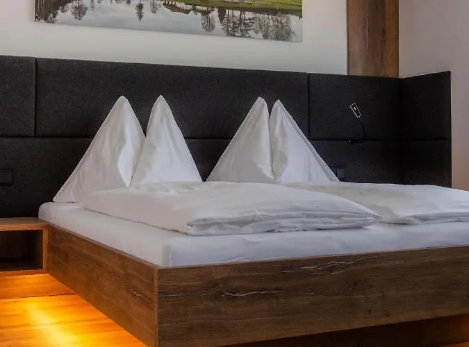 Mitten In Der Welt - Gh Roither 3*