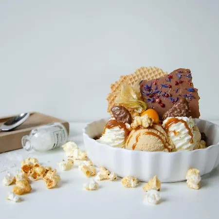 Mitten In Der Welt - Gh Roither