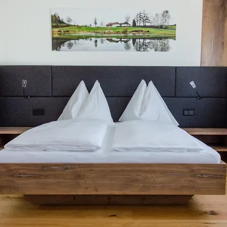 Mitten In Der Welt - Gh Roither Hotel