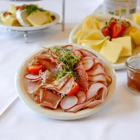 Mitten In Der Welt - Gh Roither Hotel