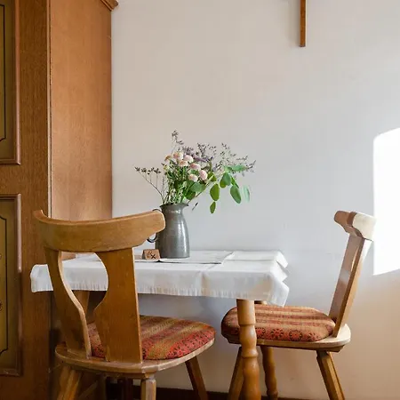 Mitten In Der Welt - Gh Roither 3*